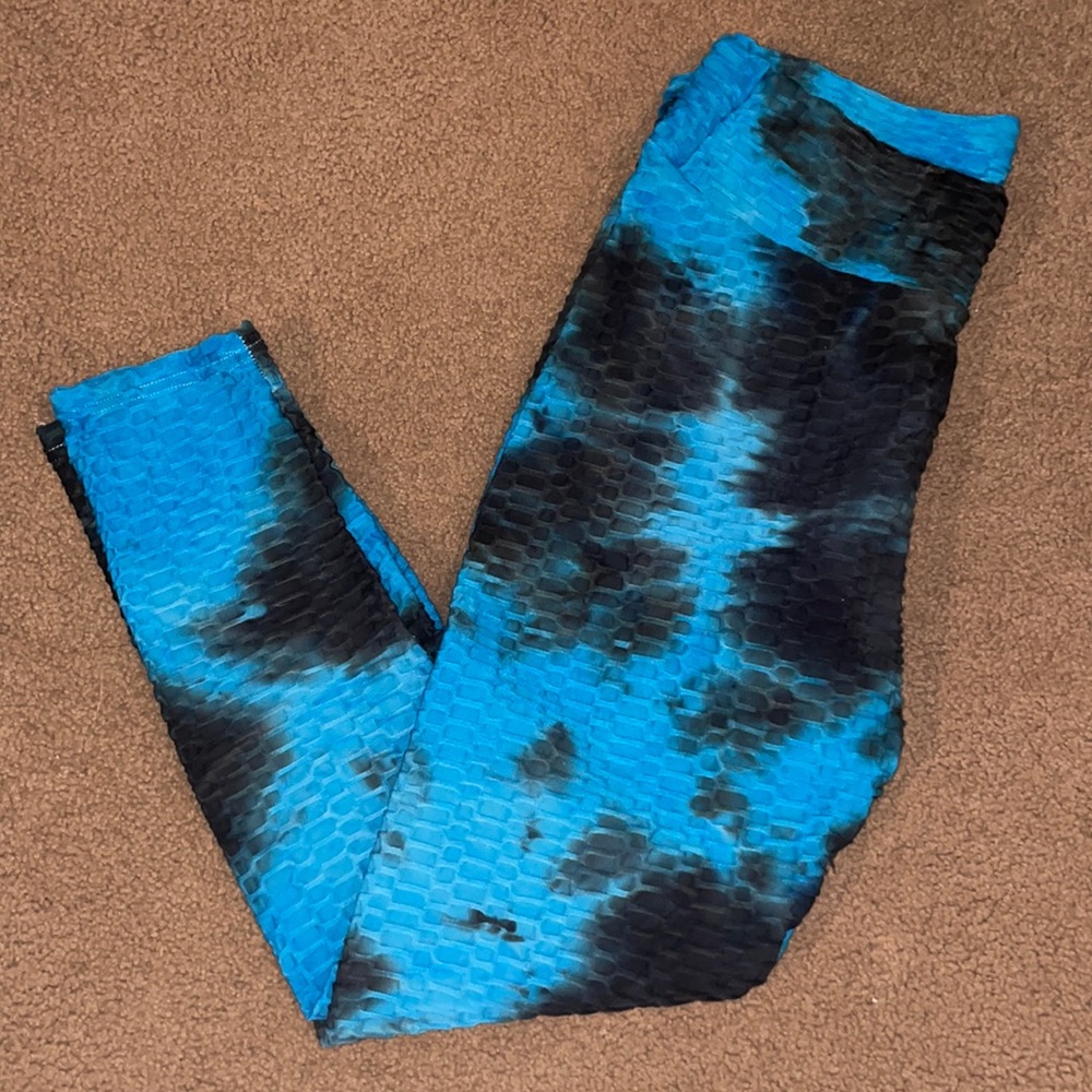 “Tik Tok,” Leggings